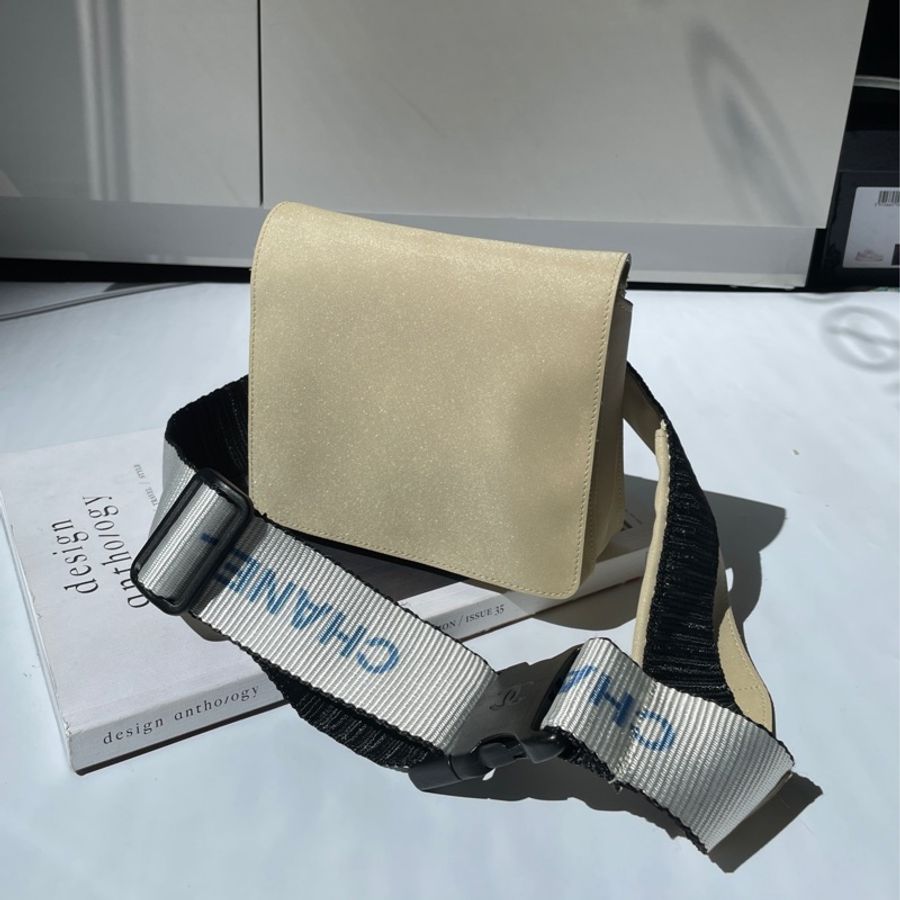 Chanel米白布logo腰包-0