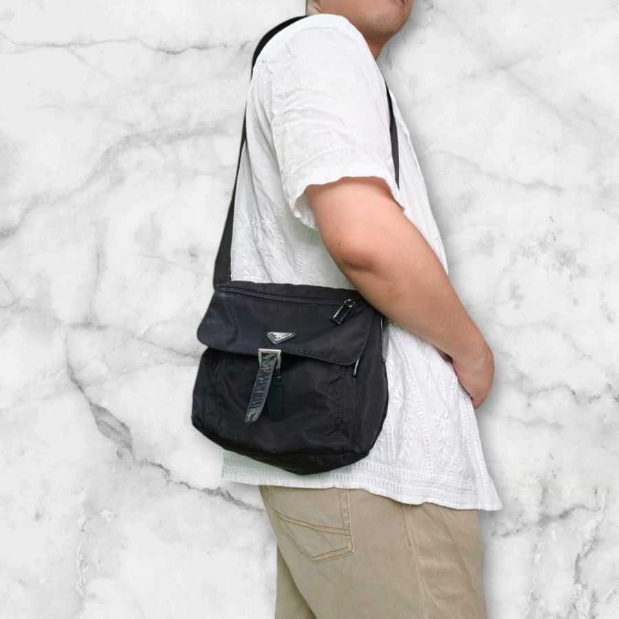 【🐍蛇吧拉系】🧧新春甜甜價至2/3🧧㊣✨PRADA✨普拉達 黑色 輕量 帆布 皮革 單釦 掀蓋式 郵差包 肩背包 斜背包 /二手包/二手精品/保證正品🌳二手樹屋🌳-50