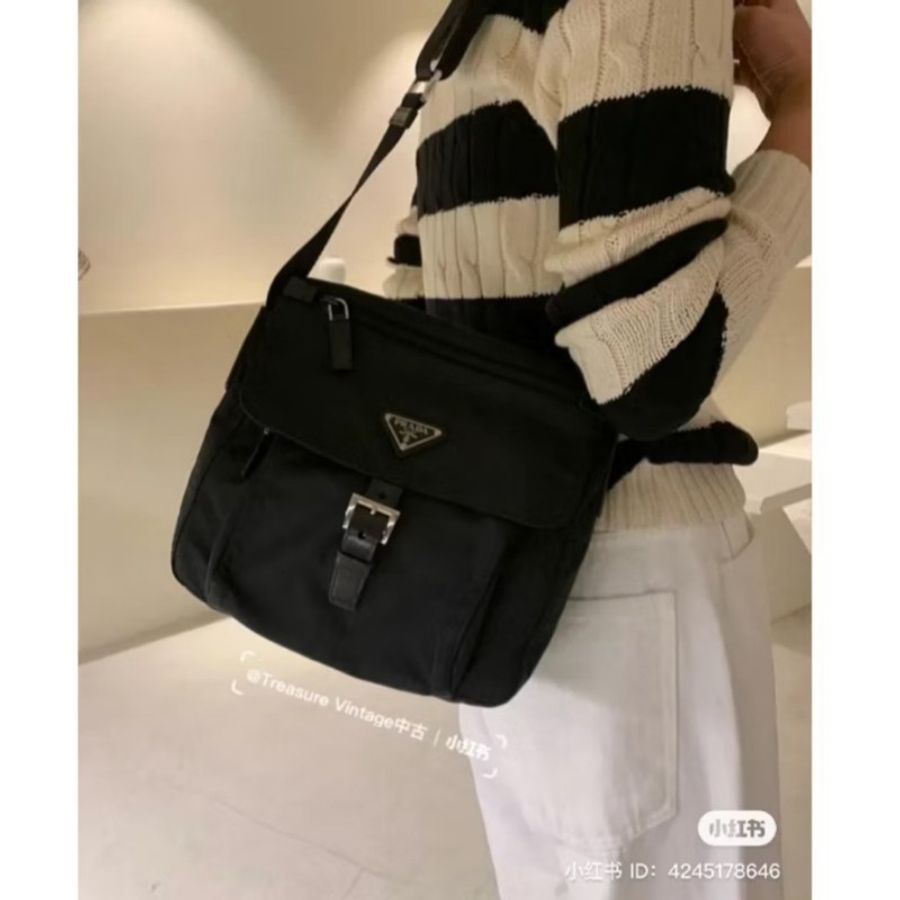 【🐍蛇吧拉系】🧧新春甜甜價至2/3🧧㊣✨PRADA✨普拉達 黑色 輕量 帆布 皮革 單釦 掀蓋式 郵差包 肩背包 斜背包 /二手包/二手精品/保證正品🌳二手樹屋🌳-52