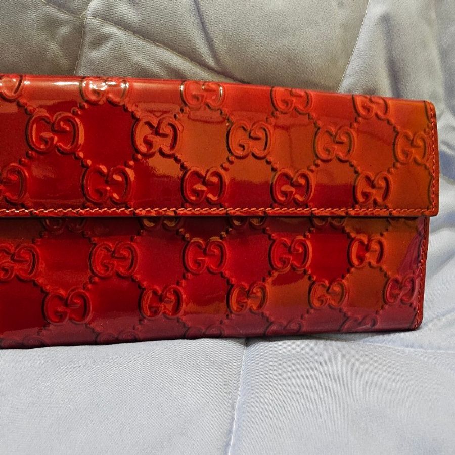 Gucci 紅色扣式長夾-1