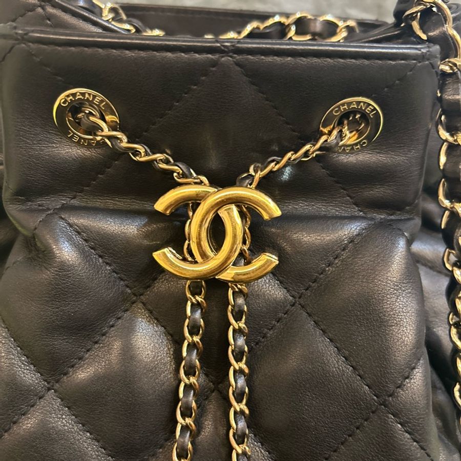 Chanel 水桶（黑金）-1