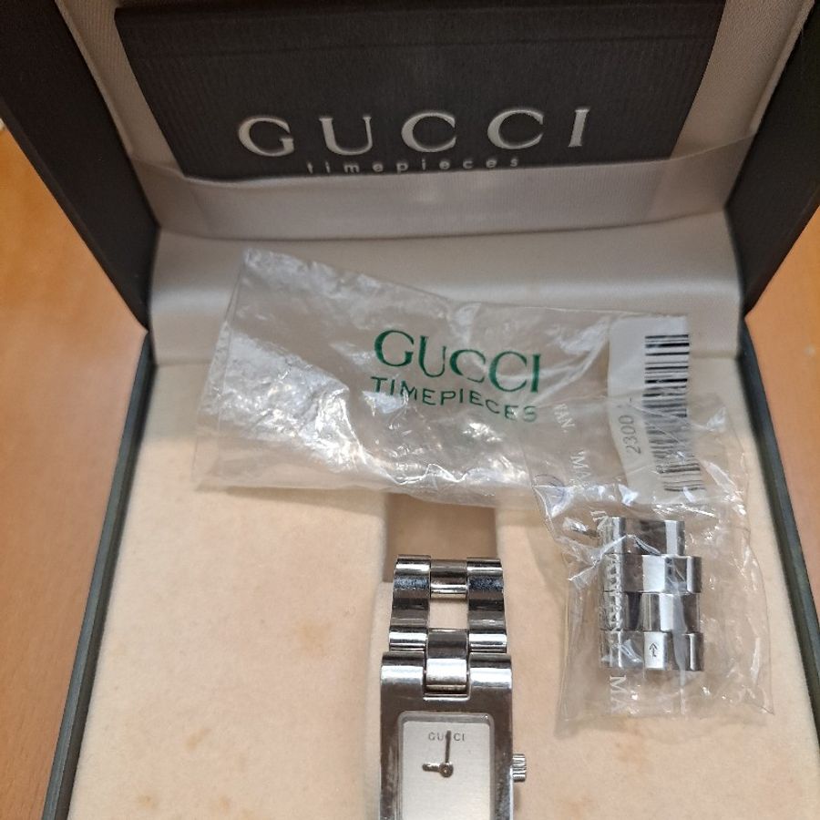 二手出清 Gucci 白色錶盤手鍊式女用石英錶 2305L-2
