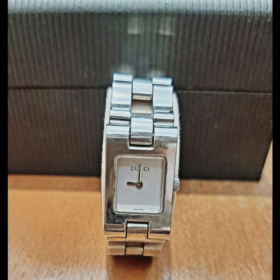 二手出清 Gucci 白色錶盤手鍊式女用石英錶 2305L-5