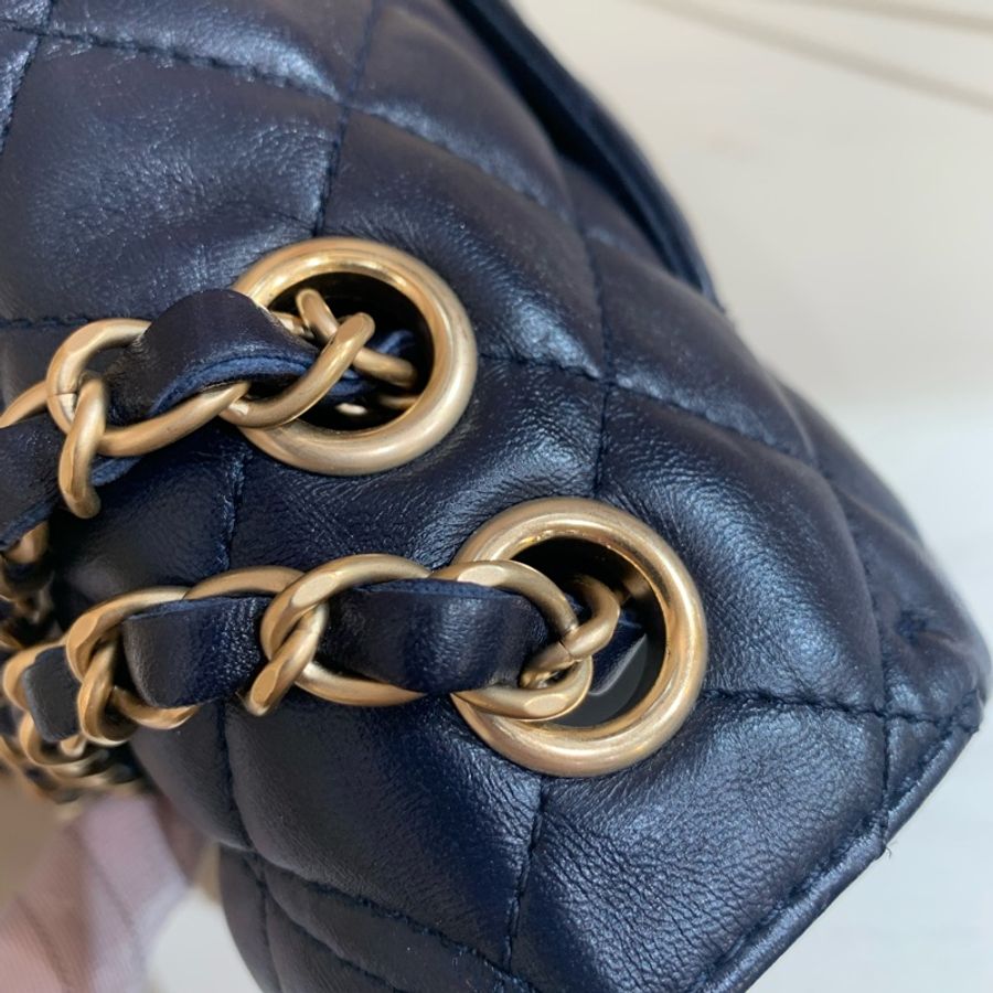 Chanel  金扣深藍色羊皮CF 口蓋鏈條包經典百搭款-10
