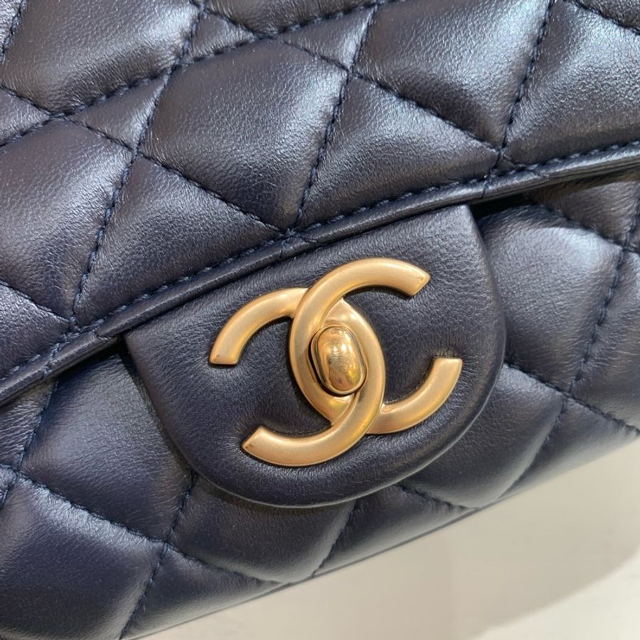 Chanel  金扣深藍色羊皮CF 口蓋鏈條包經典百搭款-11