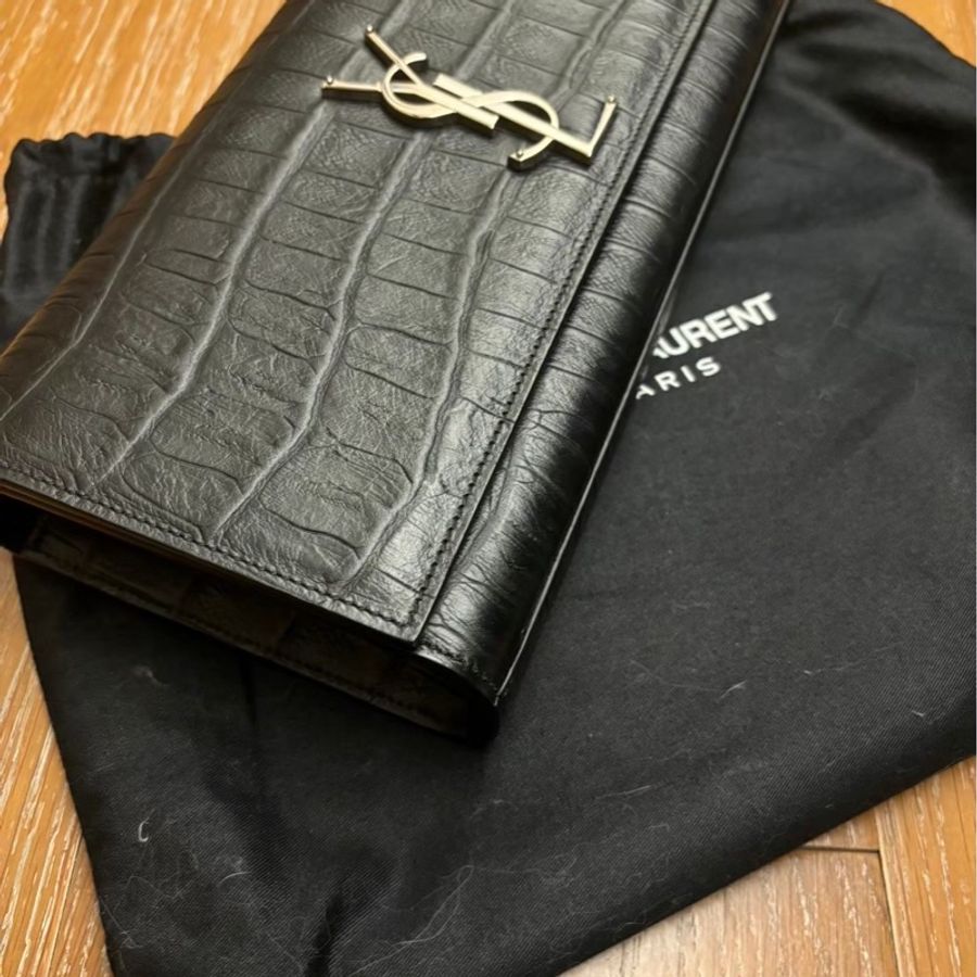 YSL 黑色皮革壓紋手拿包-1