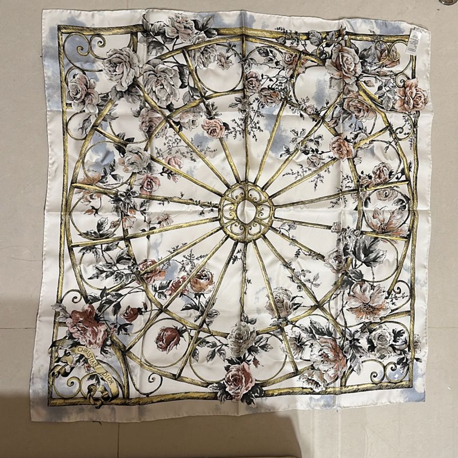 ❗️可議價 Dior 90*90 方巾/圍巾 鳥語花香-1