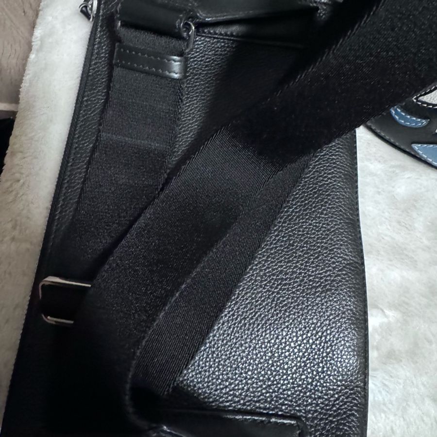 Montblanc 萬寶龍 荔枝牛皮胸包 少用-13