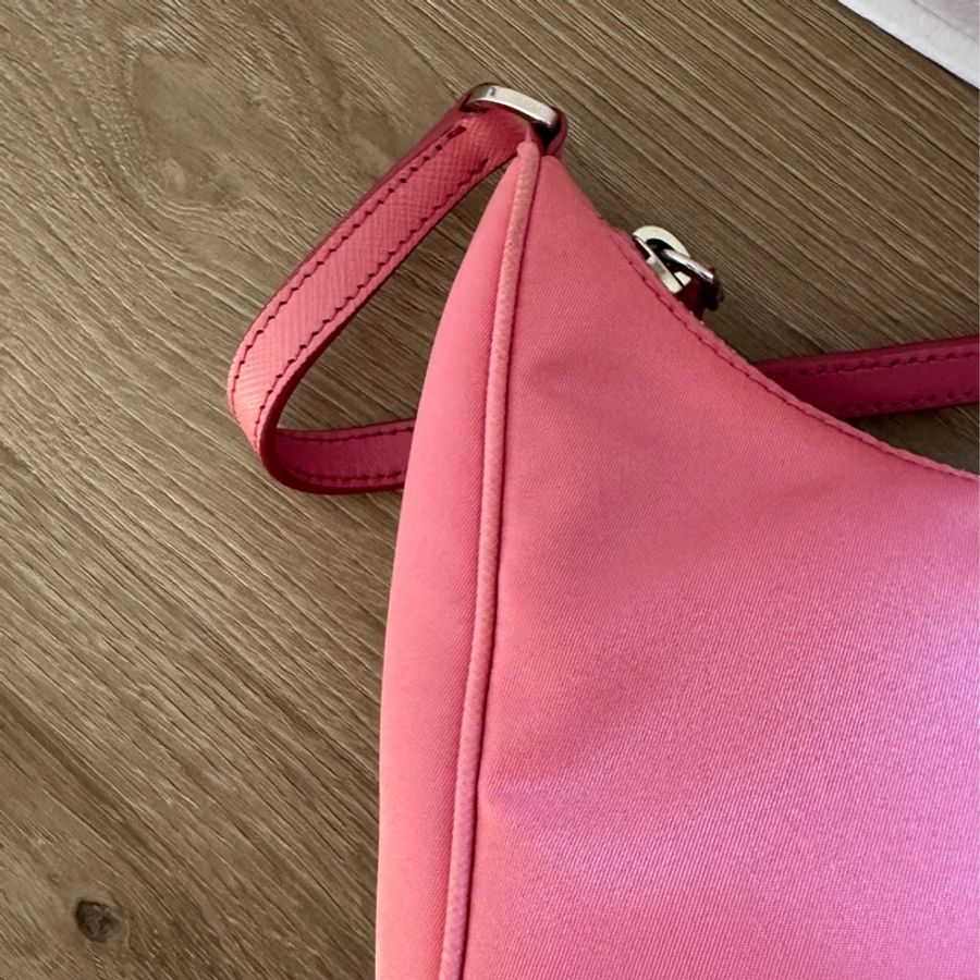 PRADA 粉色hobo短肩帶 月牙包口-11