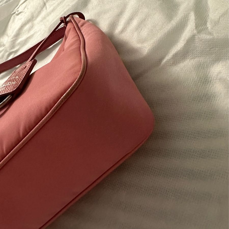 PRADA 粉色hobo短肩帶 月牙包口-16