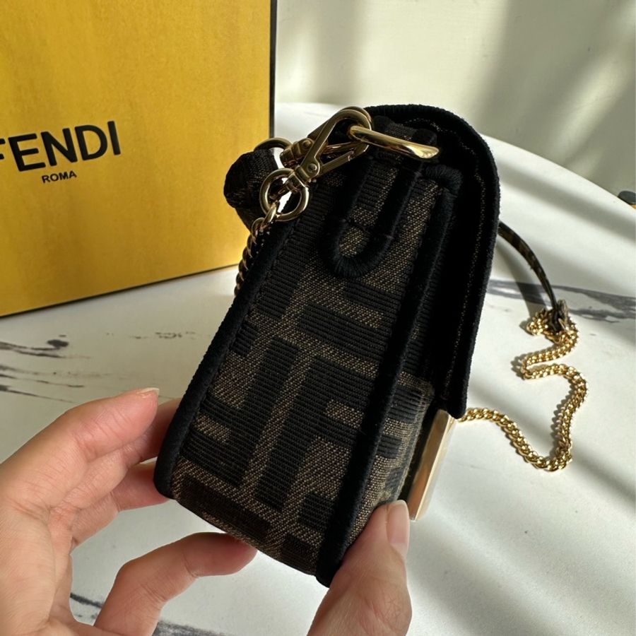 fendi 根本沒用過 網美要入手 超可愛斜背包-2
