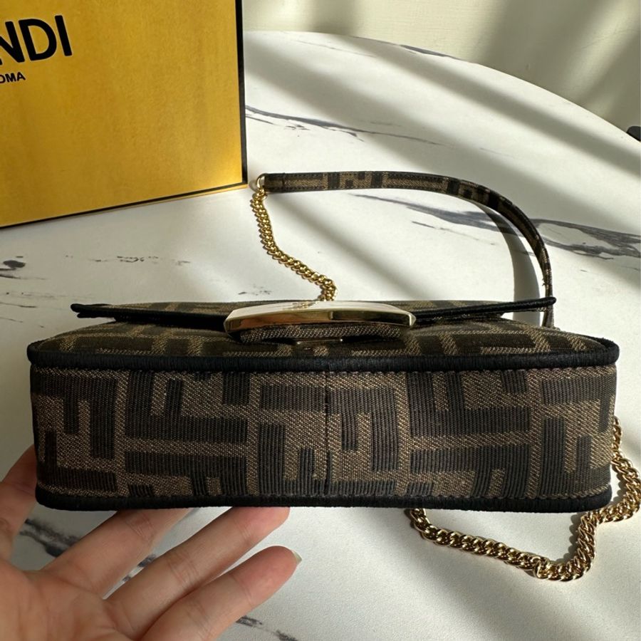 fendi 根本沒用過 網美要入手 超可愛斜背包-4