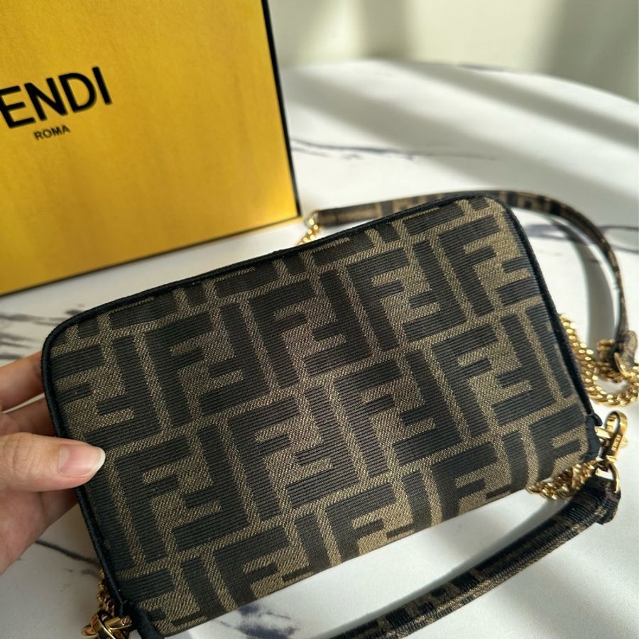 fendi 根本沒用過 網美要入手 超可愛斜背包-7