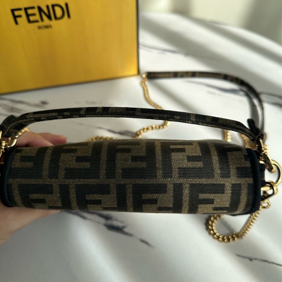 fendi 根本沒用過 網美要入手 超可愛斜背包-8
