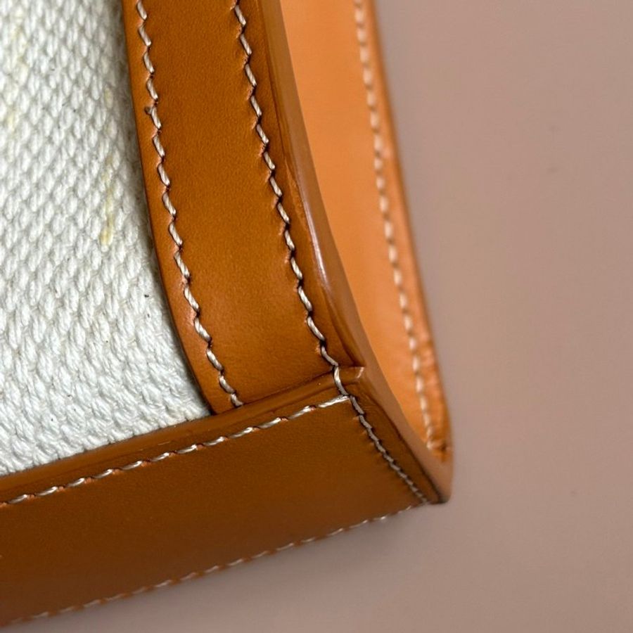 ::CELINE:: 焦糖皮革邊 白色帆布琴譜包 手提斜背兩用-6