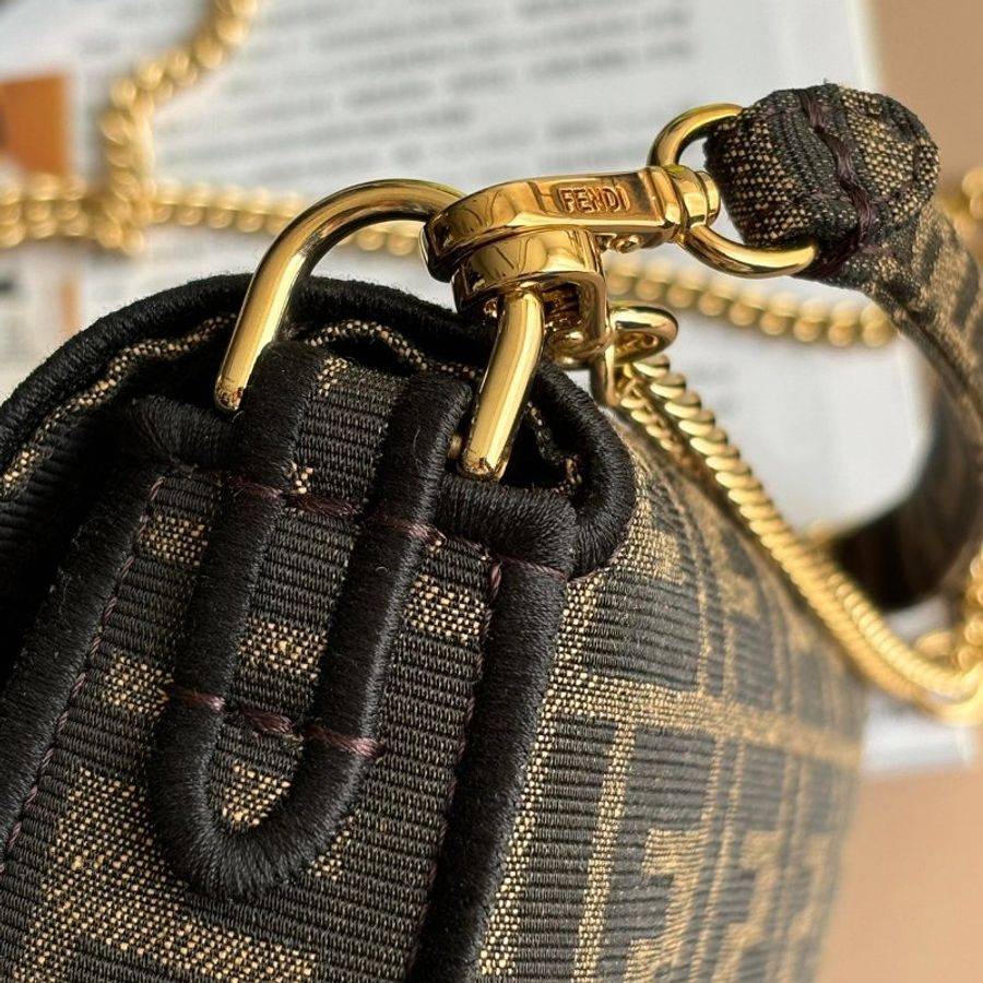 ::FENDI:: Baguette 法棍 MINI鏈包 手提包-7