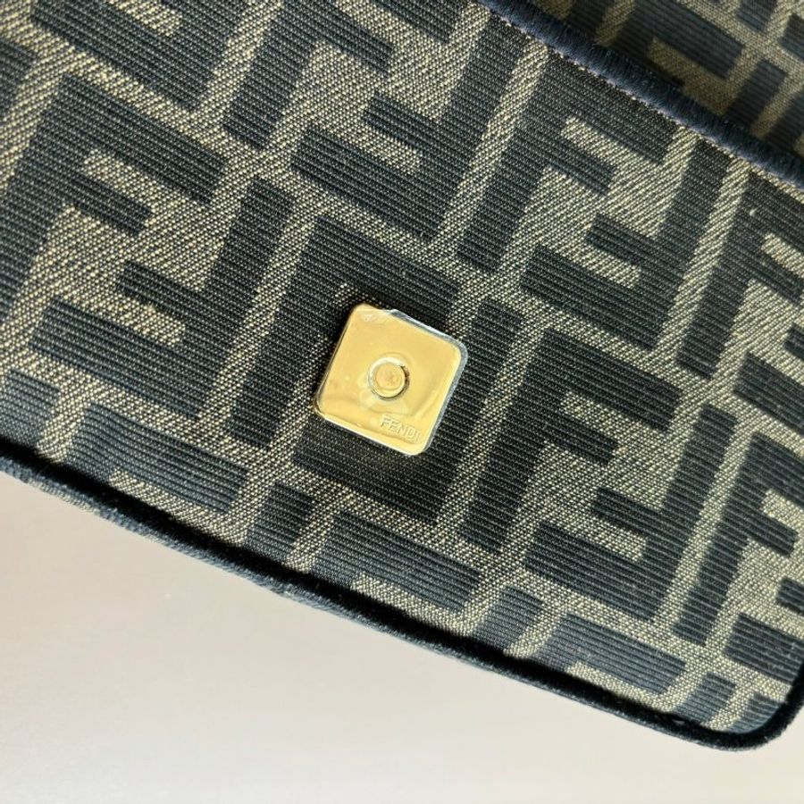 ::FENDI:: Baguette 法棍 MINI鏈包 手提包-10
