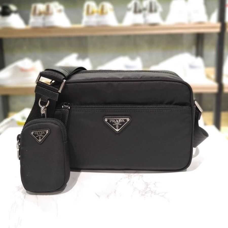 🌸2025春夏新品🌸Prada 1BC167 倒三角標尼龍黑色肩背包-1