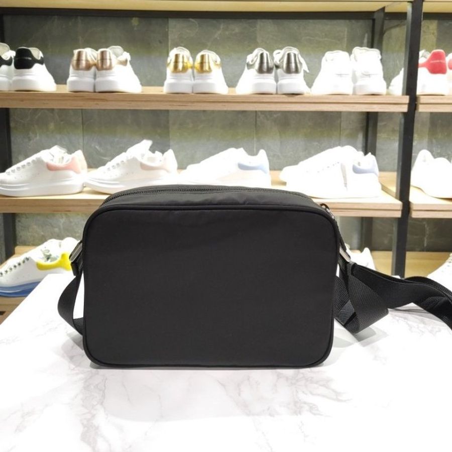 🌸2025春夏新品🌸Prada 1BC167 倒三角標尼龍黑色肩背包-4