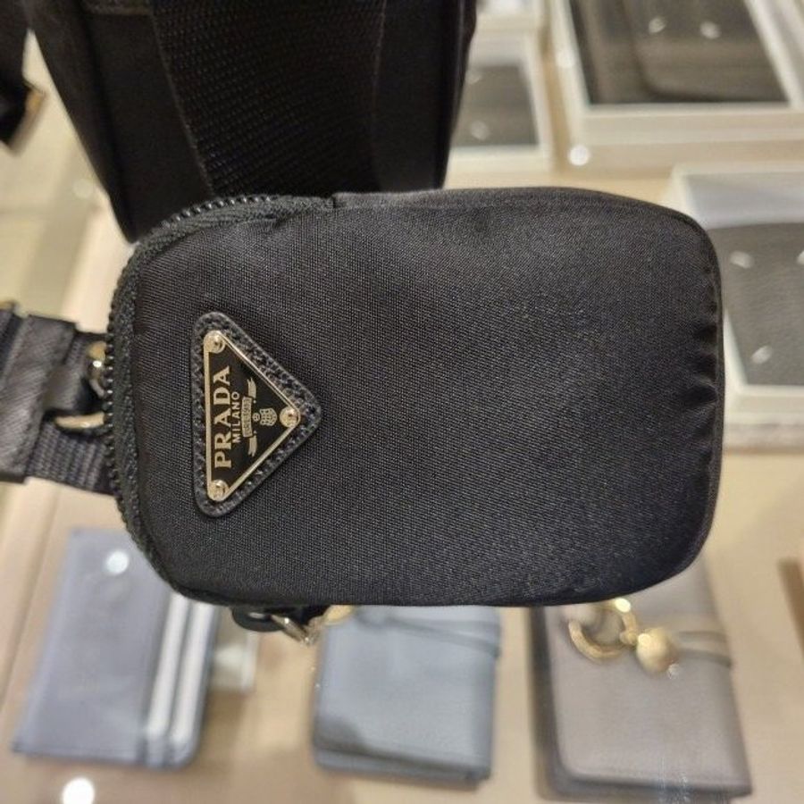 🌸2025春夏新品🌸Prada 1BC167 倒三角標尼龍黑色肩背包-7