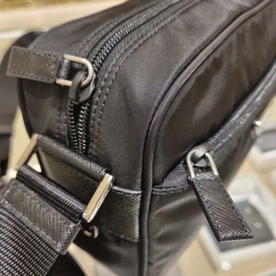 🌸2025春夏新品🌸Prada 1BC167 倒三角標尼龍黑色肩背包-8
