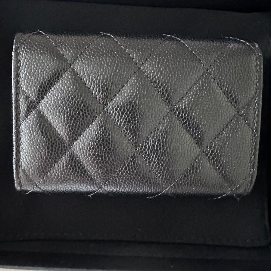 CHANEL 香奈兒黑色牛皮銀扣三折口蓋皮夾-1