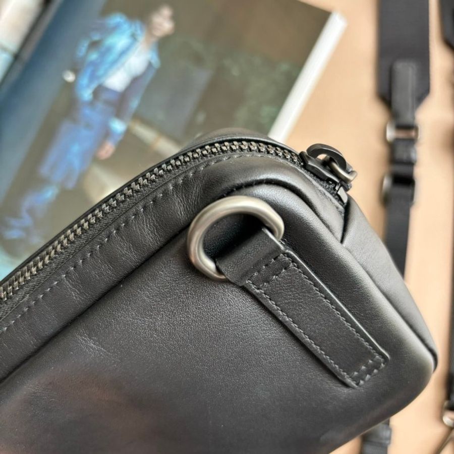 ::PRADA:: 黑色浮雕 皮革方形相機包 小包 側背包-7