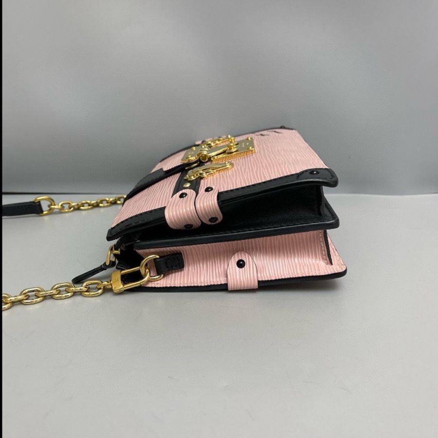 LV Trunk Clutch粉色水波紋盒子包-5