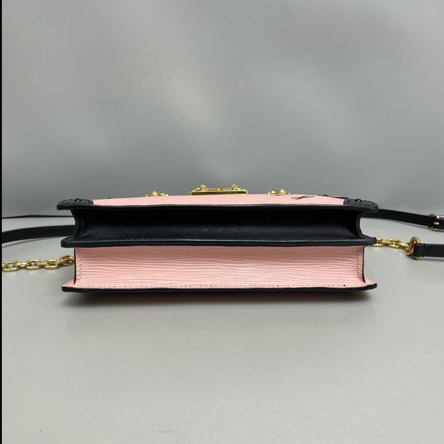 LV Trunk Clutch粉色水波紋盒子包-6