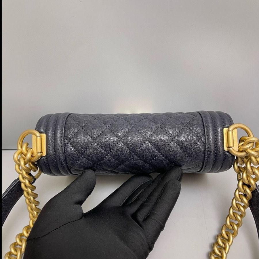 Chanel香奈兒leboy小號牛皮荔枝紋深藍色金扣郵差包-5