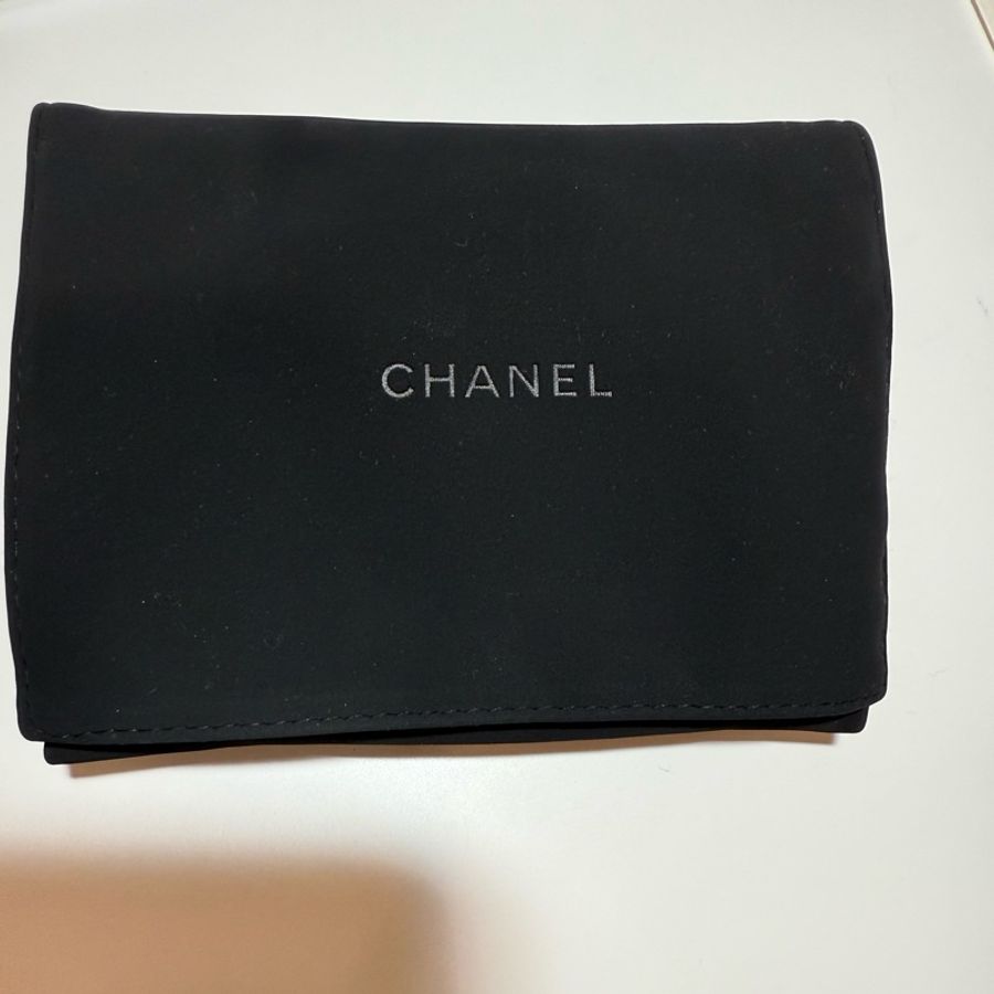 CHANEL經典荔枝皮金扣三折短夾(黑)-1