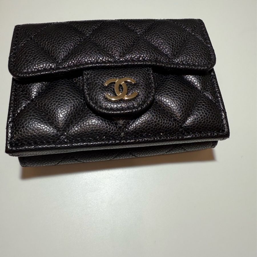 CHANEL經典荔枝皮金扣三折短夾(黑)-2