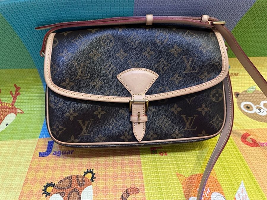 LOUIS VUITTON Sologne cloth handbag-5