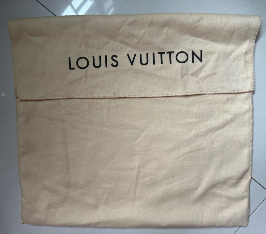 LOUIS VUITTON Sologne cloth handbag-17