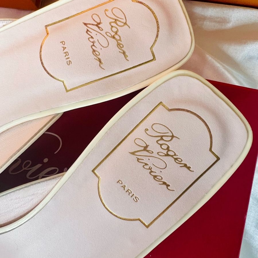 （售出）Roger Vivier Belle Vivier優格白漆皮方扣穆勒鞋-3