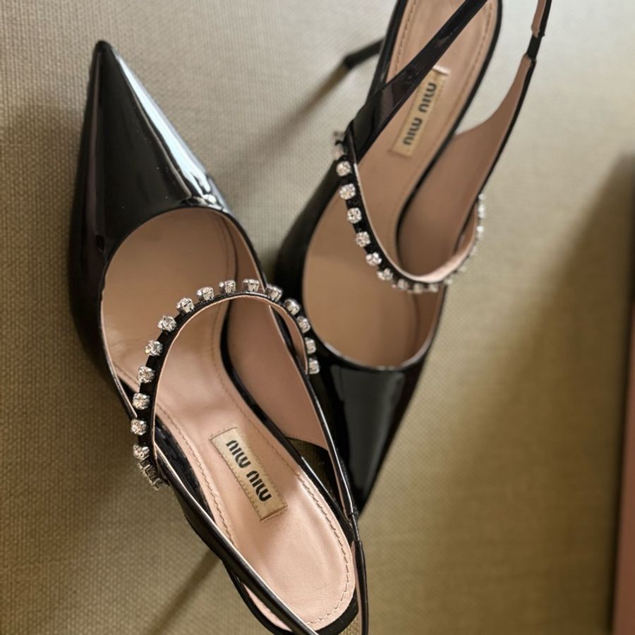MiuMiu黑色水鑽高跟鞋-1