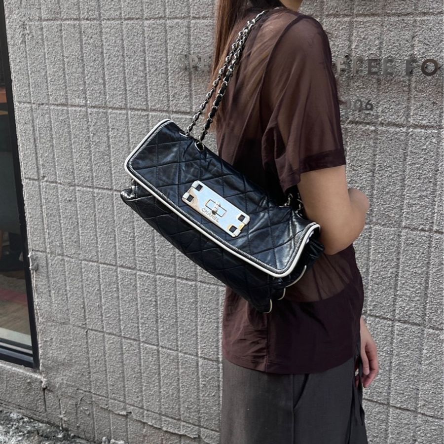 Chanel 2.55黑白大方釦鏈條包-1