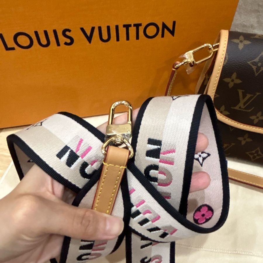 全新 全配 晶片款 Louisviitton diane monogram 法棍包-3
