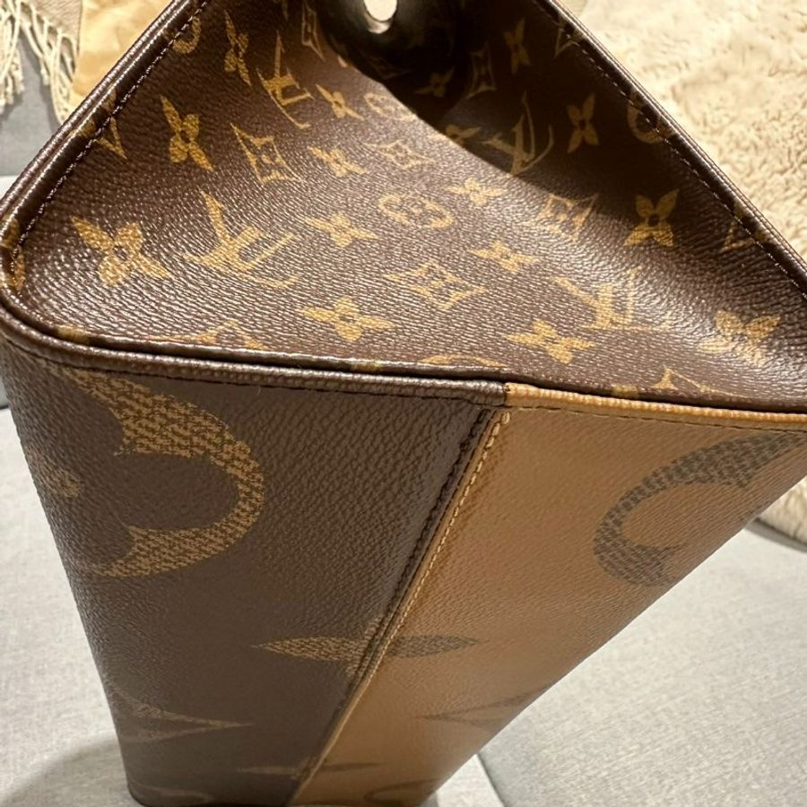 LV Onthego MM-9