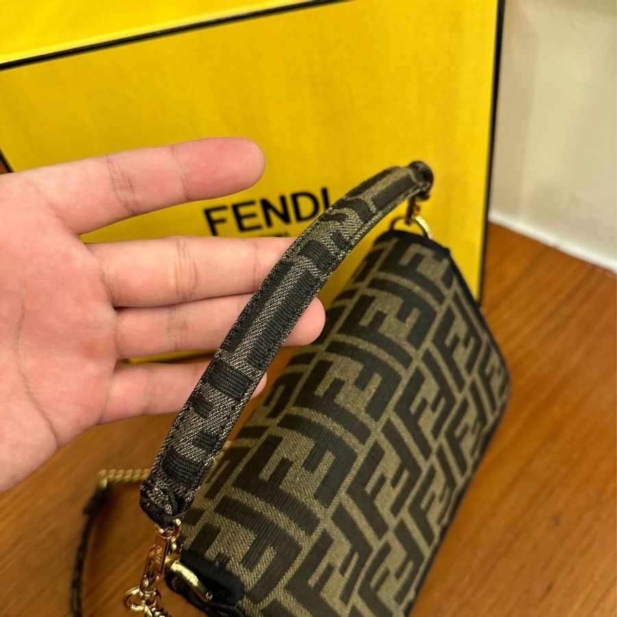 FENDI 經典緹花金LOGO手提鏈包-10