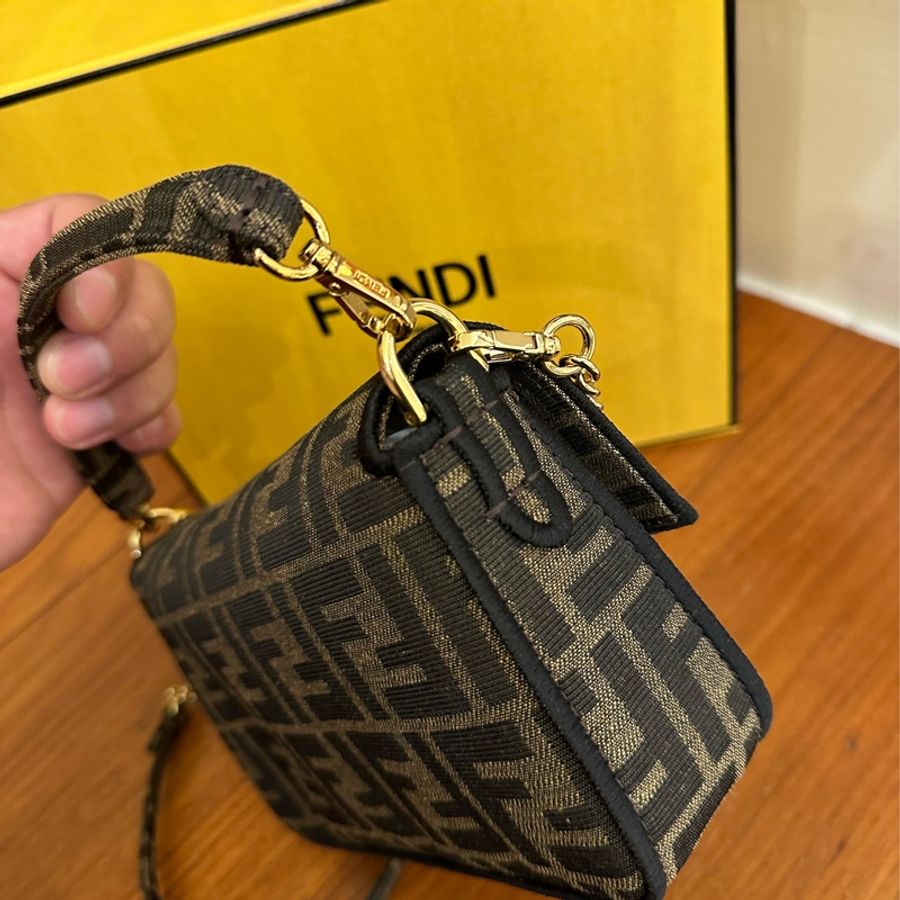 FENDI 經典緹花金LOGO手提鏈包-11