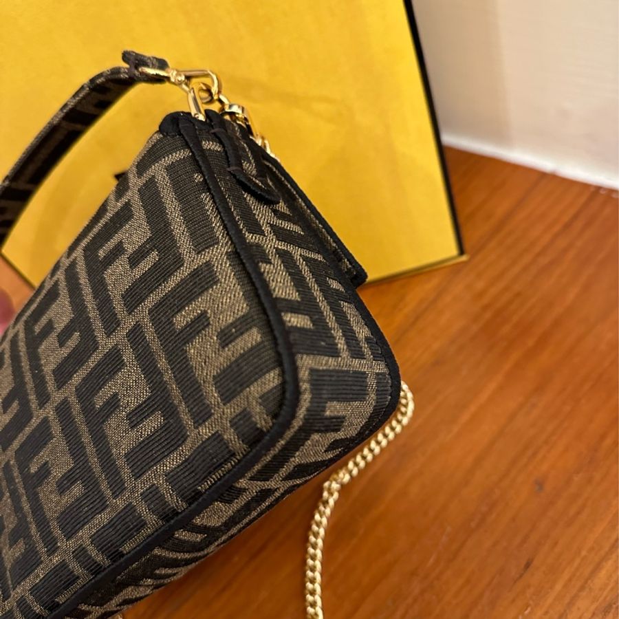 FENDI 經典緹花金LOGO手提鏈包-18