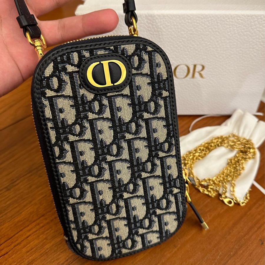 DIOR 藍色緹花直式手機包-1