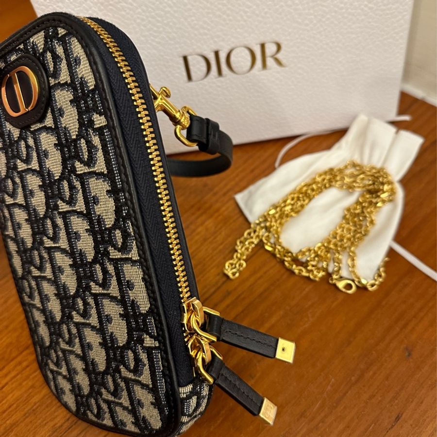 DIOR 藍色緹花直式手機包-2
