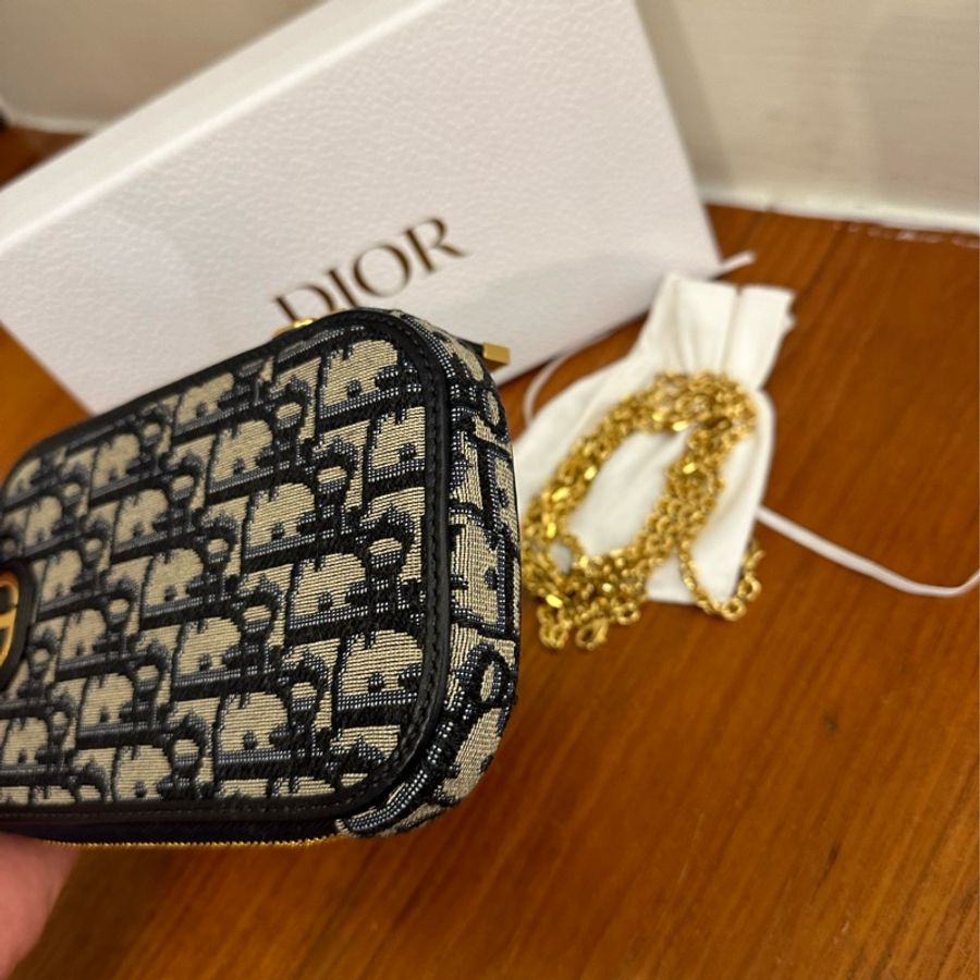 DIOR 藍色緹花直式手機包-7