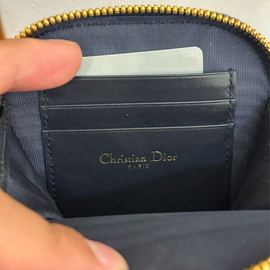 DIOR 藍色緹花直式手機包-11