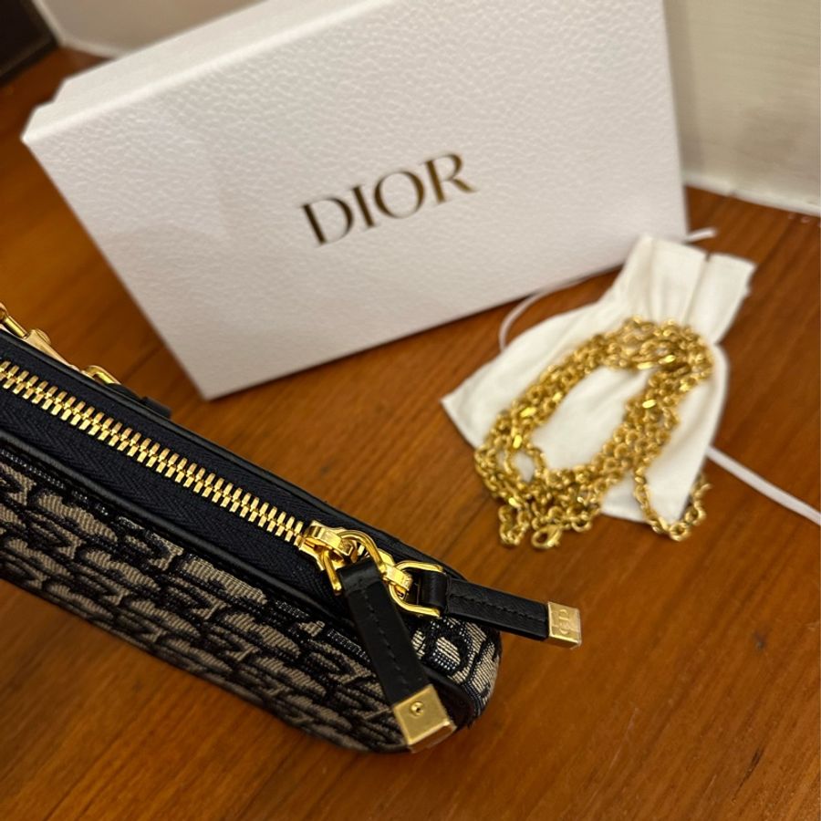 DIOR 藍色緹花直式手機包-15