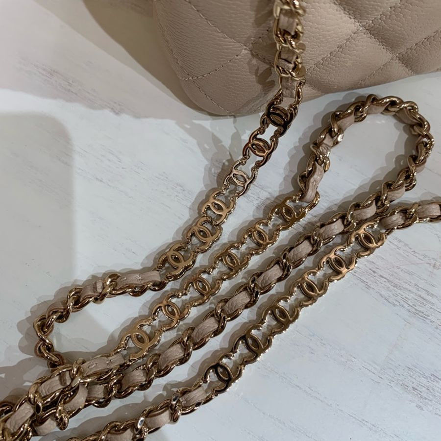 22P 長盒子化妝包 帶鏡子 16cm 奶茶色 荔枝皮革C 31開 浅金扣 雙C吊飾皮穿鏈-9