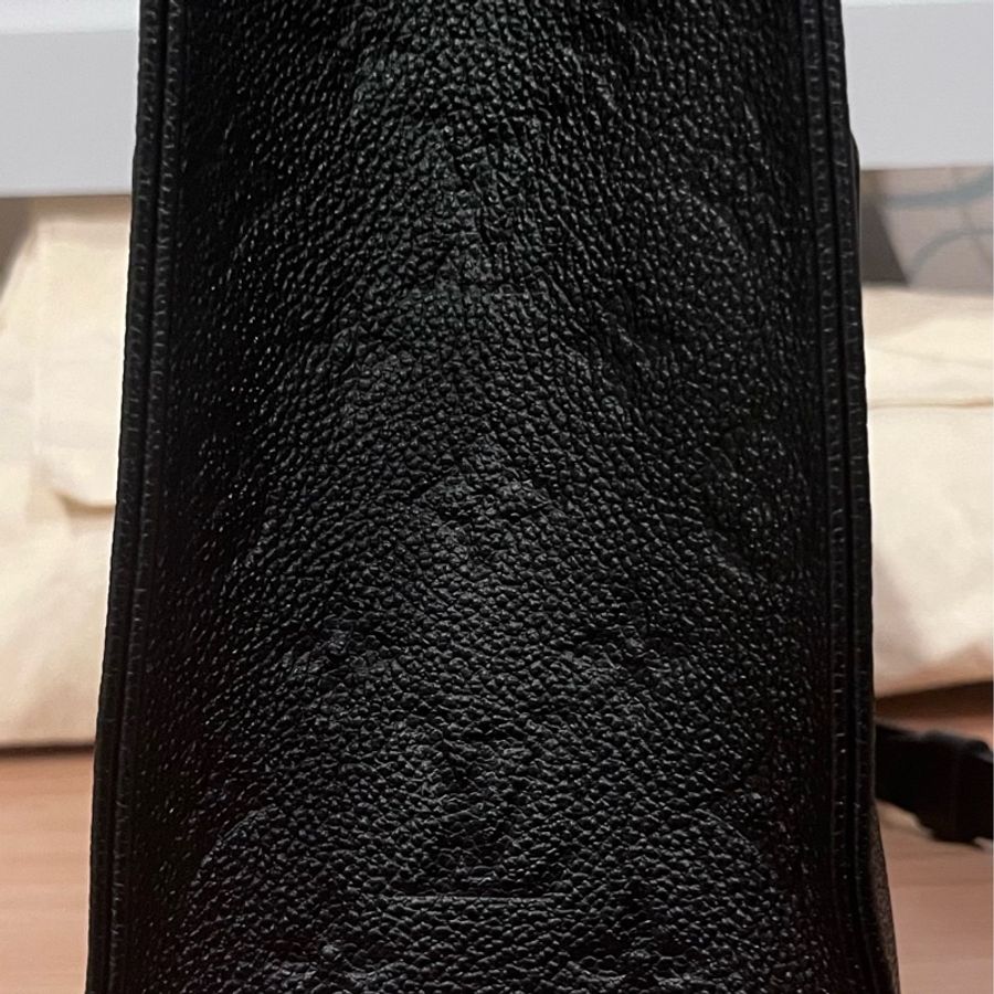 LV on the go pm黑色壓紋-3