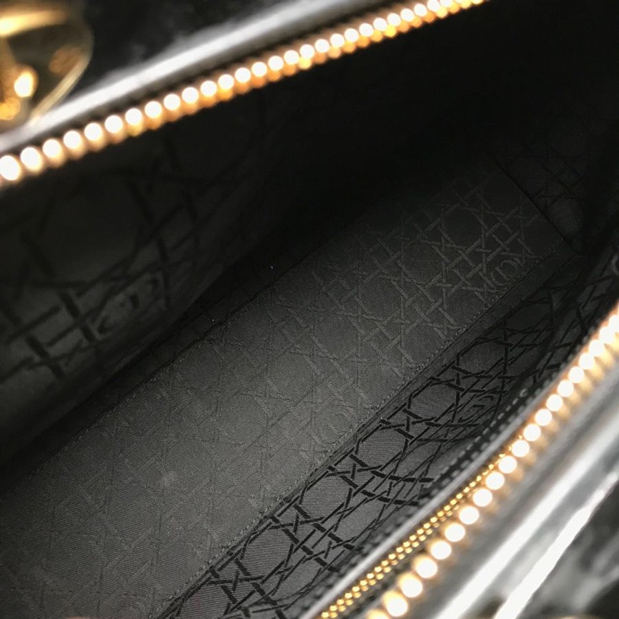 Dior 黑色漆皮戴妃包七格金扣-7